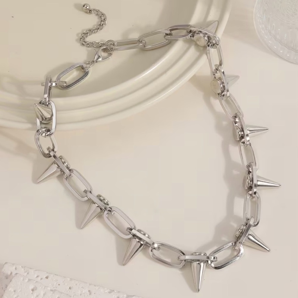 ⭐️ Silver Spike Choker Necklace - Picture 2 of 4